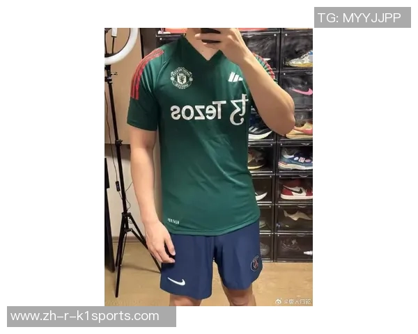 姆巴佩球星卫衣连帽足球运动风格潮流服饰个性时尚搭配推荐